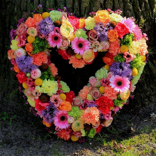 Ghirlanda a cuore  di fiori colorati
